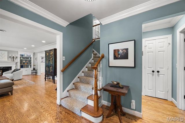 2 Middlebrook Lane, Creve Coeur, MO 63141