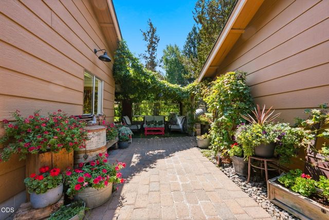 22539 Martee Lane, Bend, OR 97701