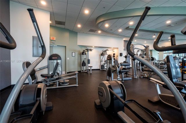 300 S Biscayne Blvd T-3307, Miami, FL 33131