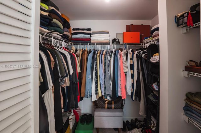 300 S Biscayne Blvd T-3307, Miami, FL 33131