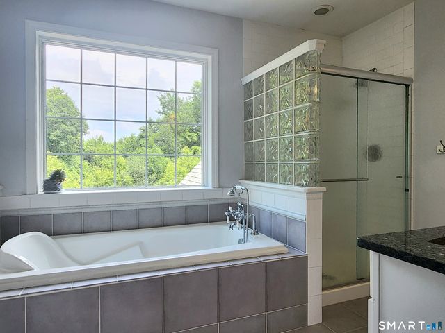 14 Westwood Drive, Canton, CT 06019