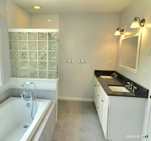 14 Westwood Drive, Canton, CT 06019