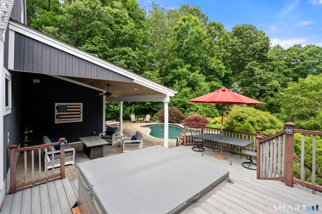 14 Westwood Drive, Canton, CT 06019