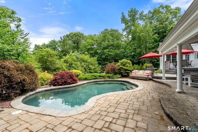 14 Westwood Drive, Canton, CT 06019