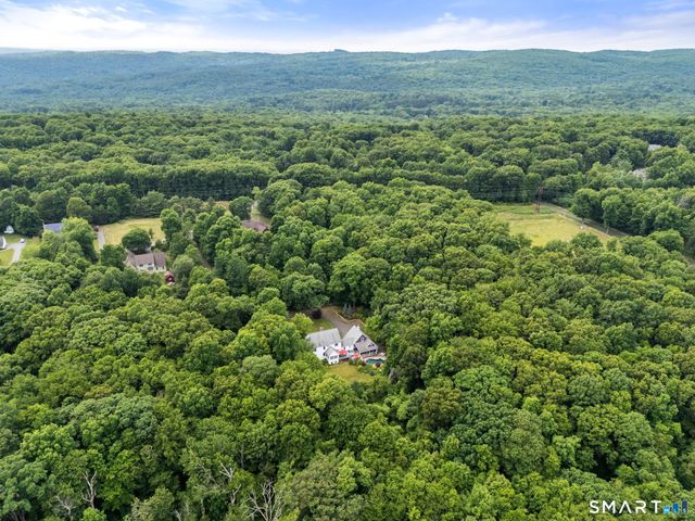 14 Westwood Drive, Canton, CT 06019