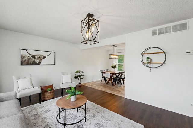 8233 E Bluestem Ct, Wichita, KS 67207