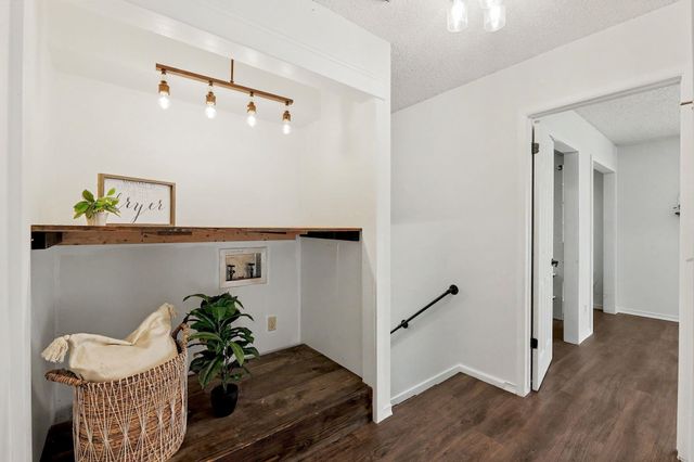 8233 E Bluestem Ct, Wichita, KS 67207