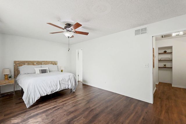 8233 E Bluestem Ct, Wichita, KS 67207
