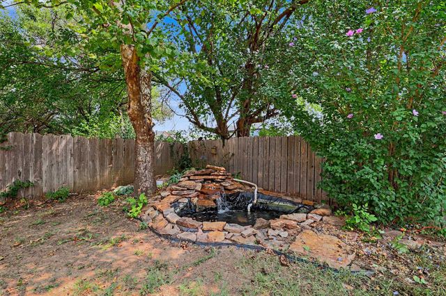 8233 E Bluestem Ct, Wichita, KS 67207
