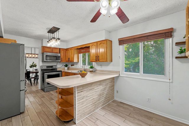 8233 E Bluestem Ct, Wichita, KS 67207