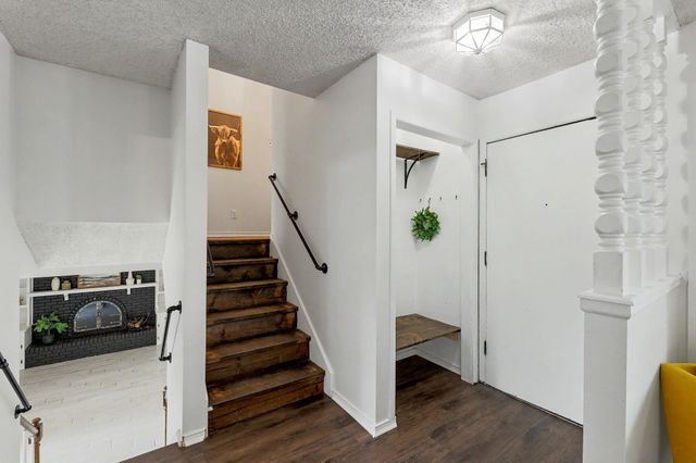 8233 E Bluestem Ct, Wichita, KS 67207