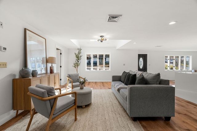 11 Murray Street, Peabody, MA 01960