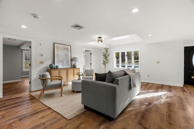 11 Murray Street, Peabody, MA 01960