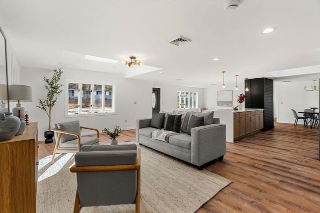 11 Murray Street, Peabody, MA 01960