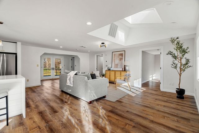 11 Murray Street, Peabody, MA 01960