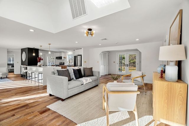 11 Murray Street, Peabody, MA 01960