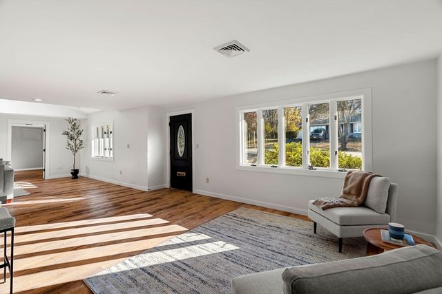 11 Murray Street, Peabody, MA 01960