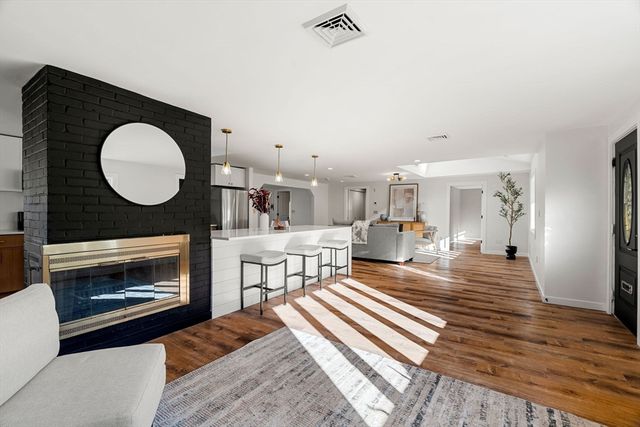 11 Murray Street, Peabody, MA 01960