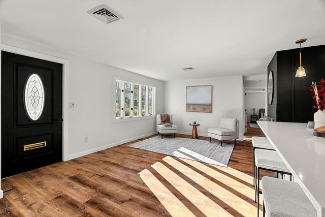 11 Murray Street, Peabody, MA 01960