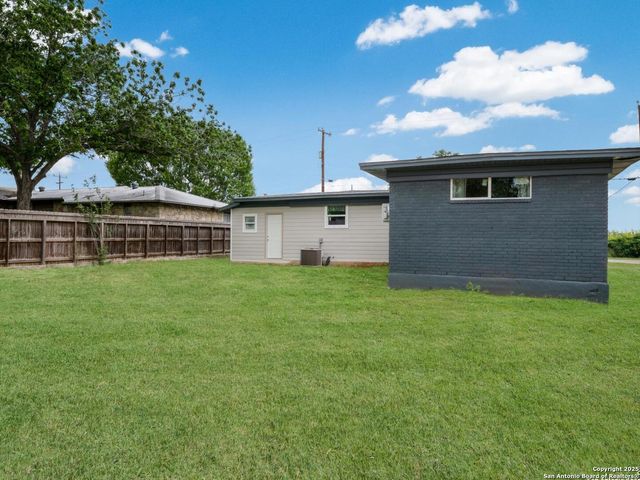 10246 Loop 106, Adkins, TX 78101