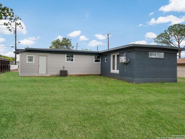 10246 Loop 106, Adkins, TX 78101