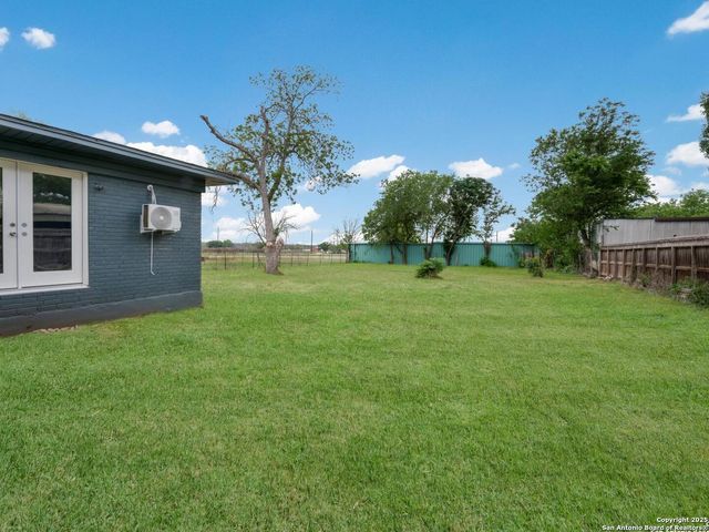 10246 Loop 106, Adkins, TX 78101