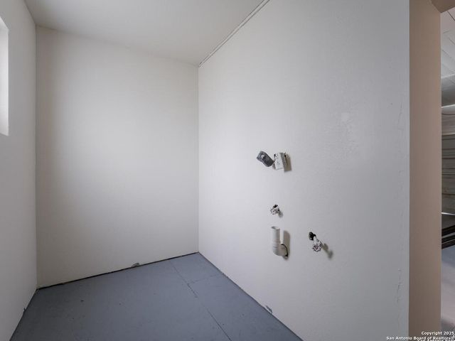 10246 Loop 106, Adkins, TX 78101