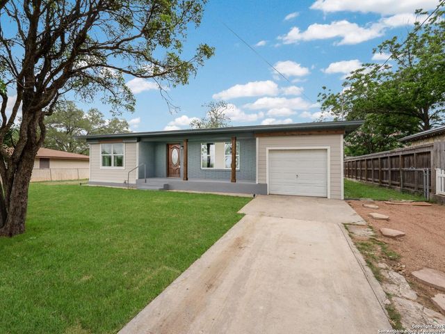 10246 Loop 106, Adkins, TX 78101