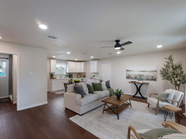 10246 Loop 106, Adkins, TX 78101