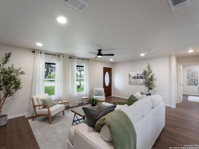 10246 Loop 106, Adkins, TX 78101