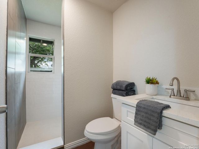 10246 Loop 106, Adkins, TX 78101