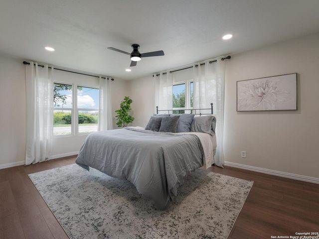 10246 Loop 106, Adkins, TX 78101