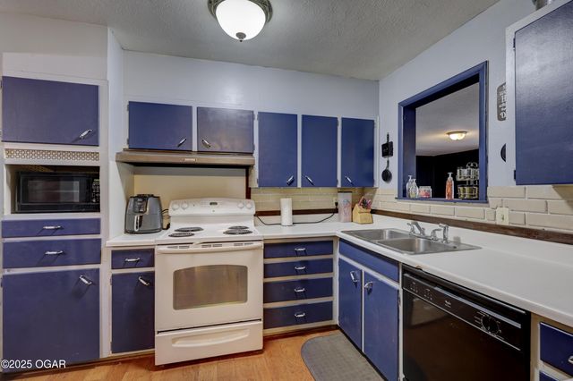 2205 Lincoln Avenue, Baxter Springs, KS 66713