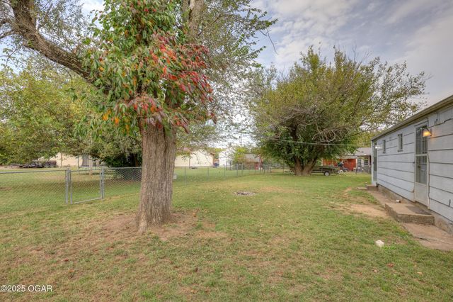 2205 Lincoln Avenue, Baxter Springs, KS 66713