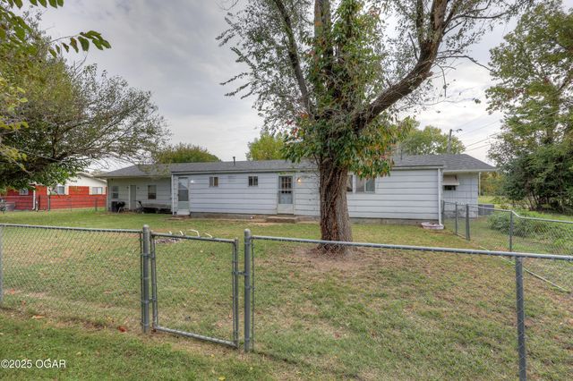 2205 Lincoln Avenue, Baxter Springs, KS 66713