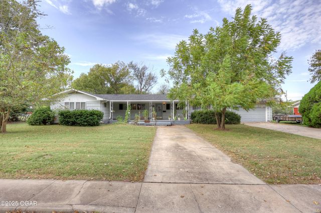 2205 Lincoln Avenue, Baxter Springs, KS 66713