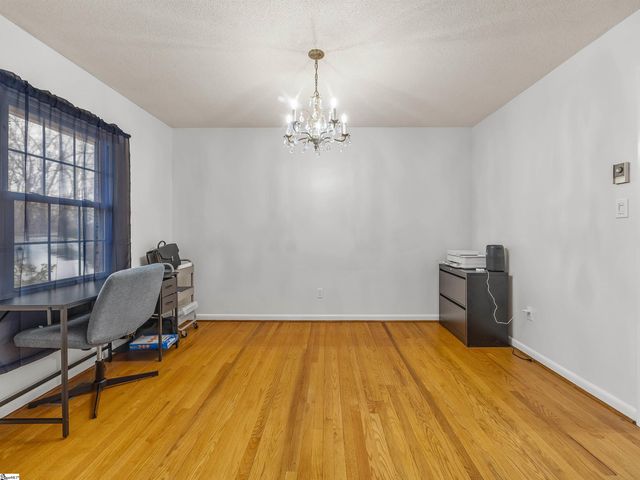 110 Ridgeway Road, Spartanburg, SC 29301