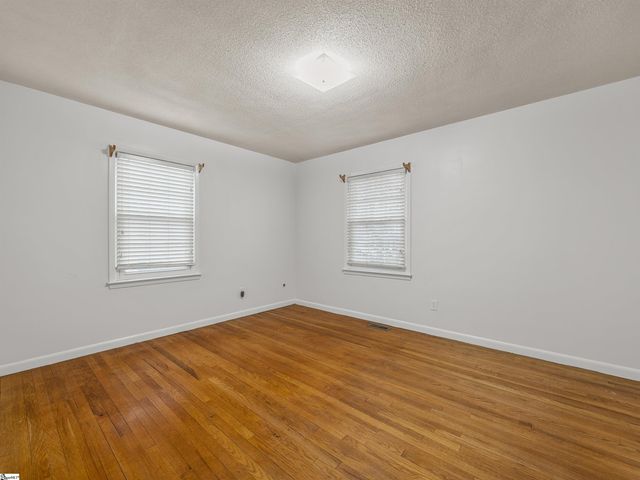 110 Ridgeway Road, Spartanburg, SC 29301