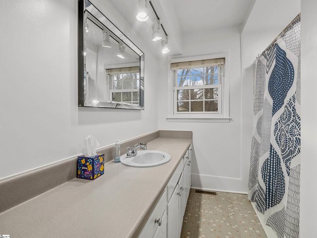 110 Ridgeway Road, Spartanburg, SC 29301