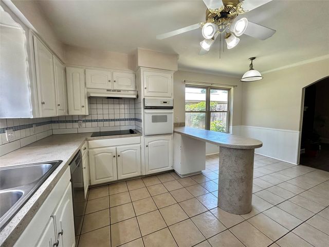 6209 Gayle Drive, North Richland Hills, TX 76180