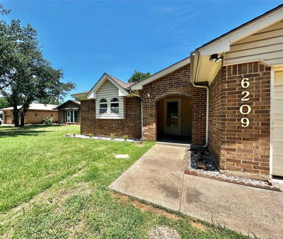 6209 Gayle Drive, North Richland Hills, TX 76180