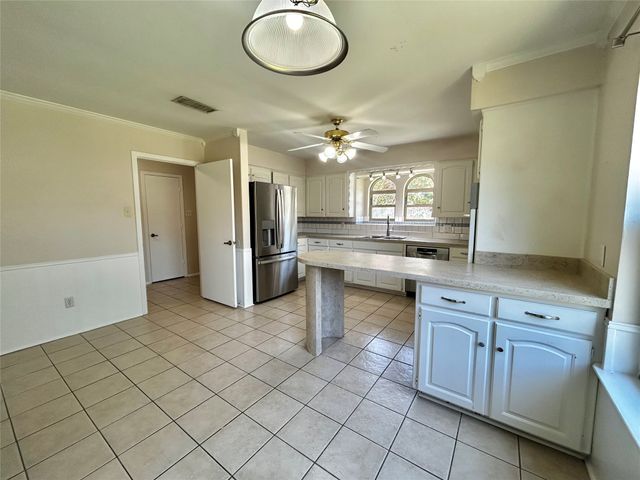 6209 Gayle Drive, North Richland Hills, TX 76180