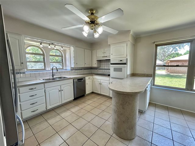 6209 Gayle Drive, North Richland Hills, TX 76180