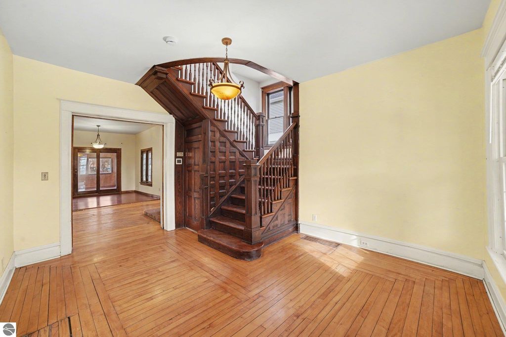 Image 4 of property listing at 309 Grant Avenue, Alma, MI 48801