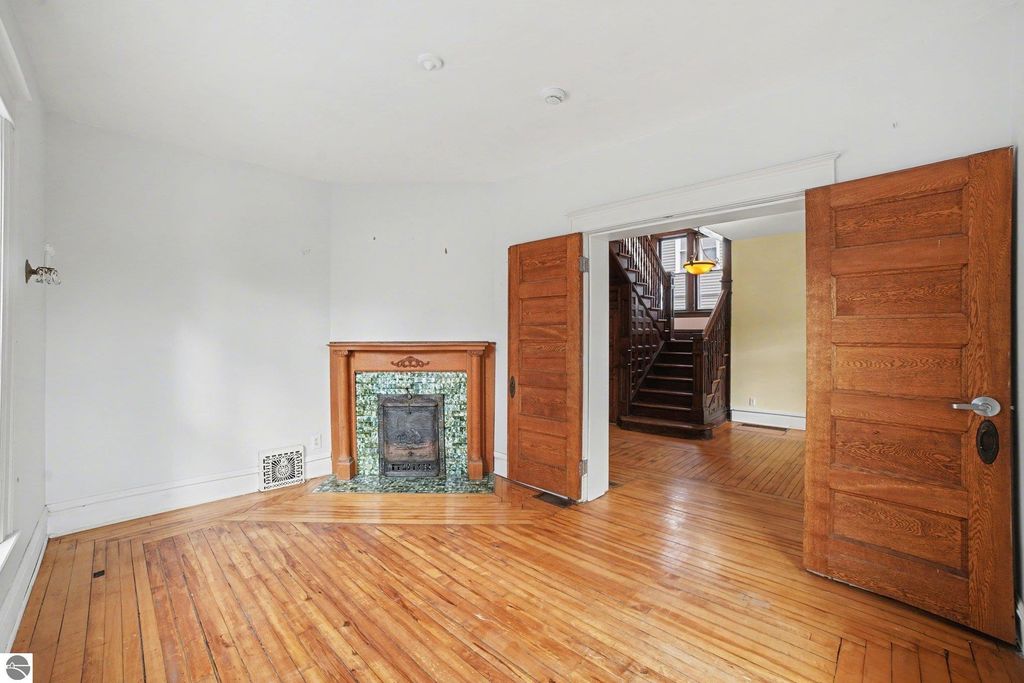 Image 5 of property listing at 309 Grant Avenue, Alma, MI 48801