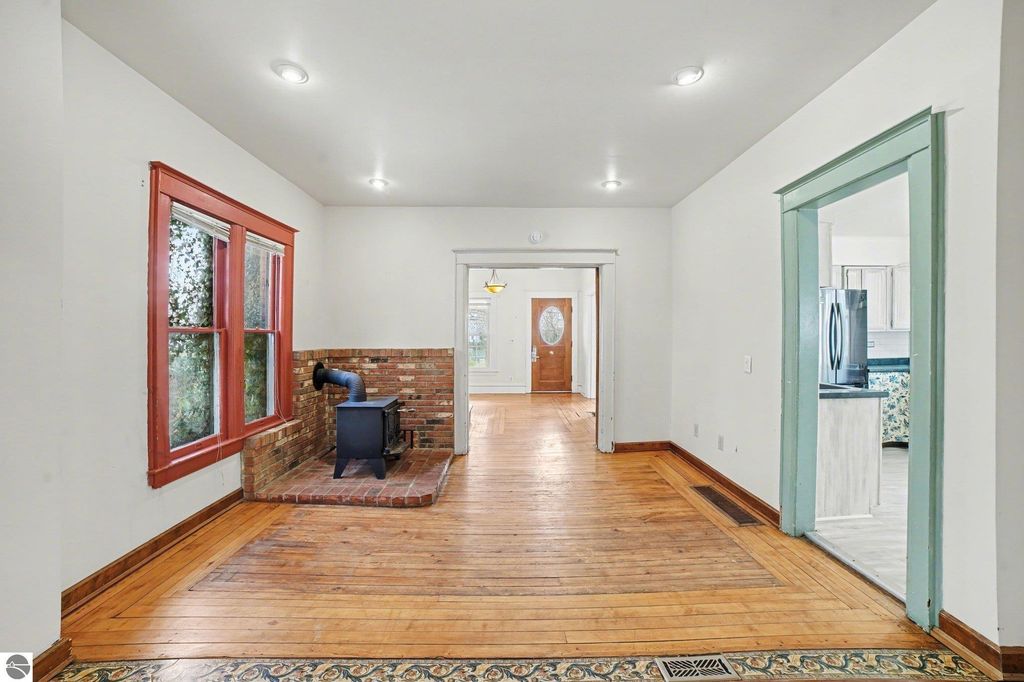 Image 6 of property listing at 309 Grant Avenue, Alma, MI 48801