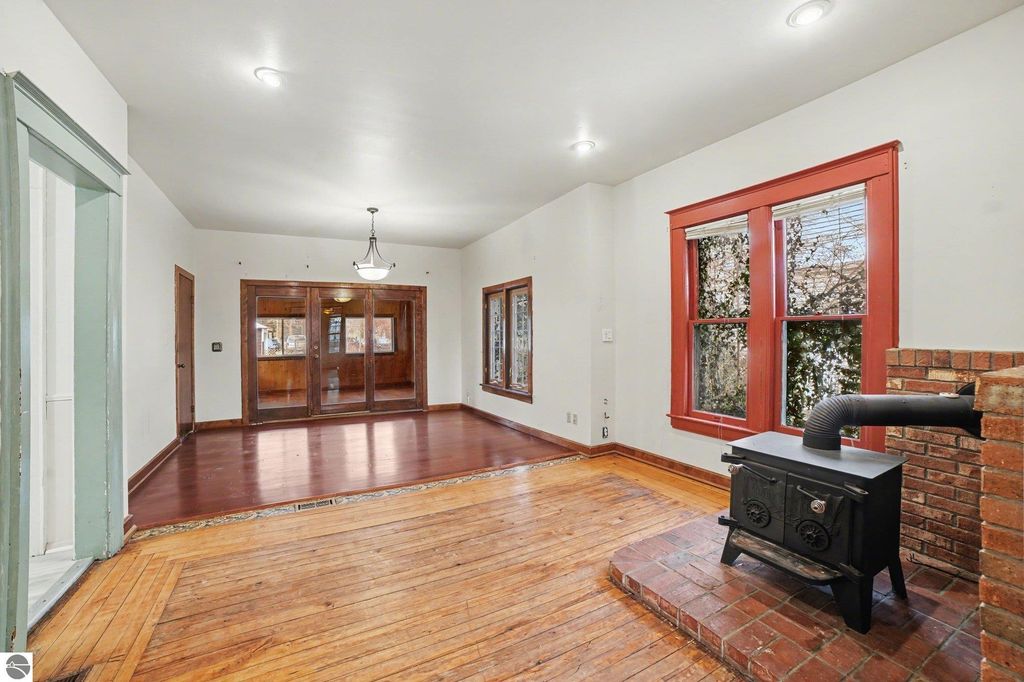 Image 7 of property listing at 309 Grant Avenue, Alma, MI 48801