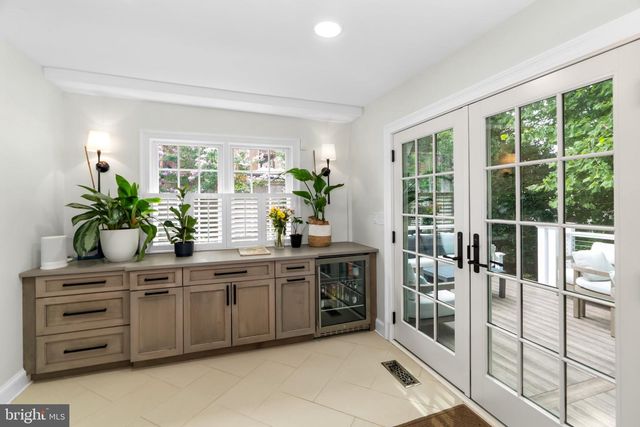 1000 W BRADDOCK RD, Alexandria, VA 22302