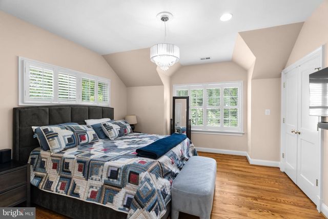 1000 W BRADDOCK RD, Alexandria, VA 22302