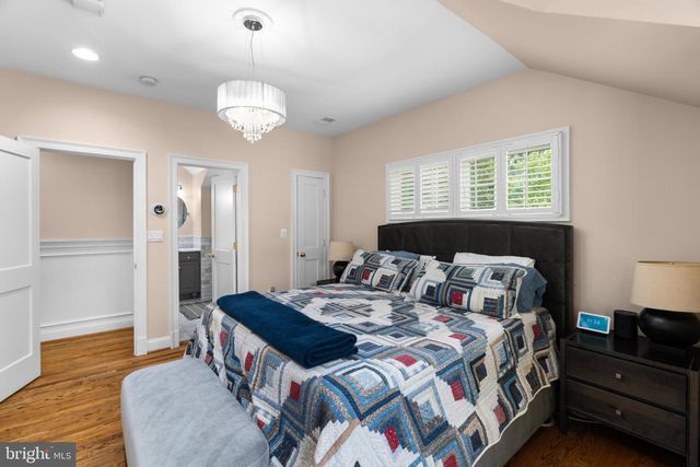 1000 W BRADDOCK RD, Alexandria, VA 22302